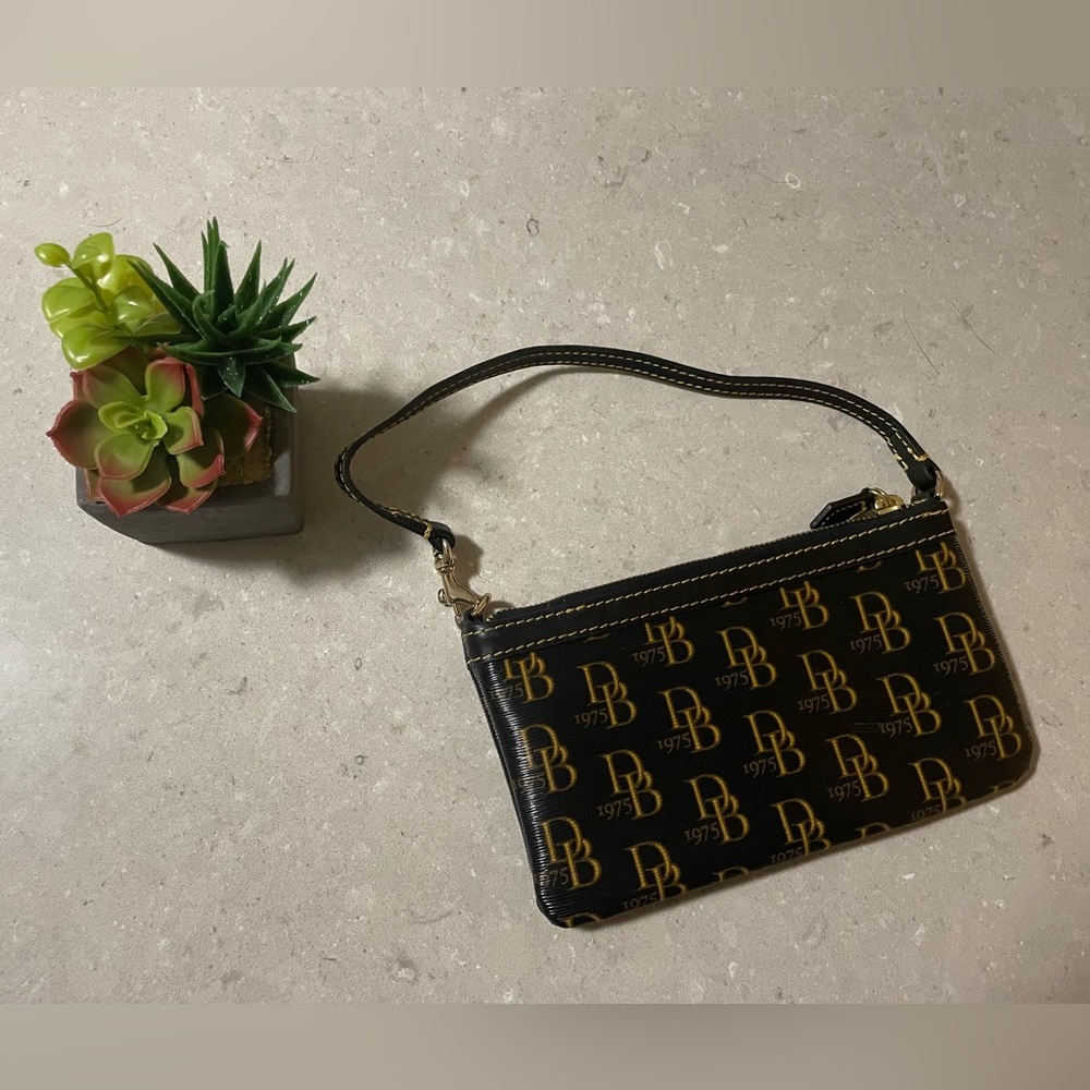Dooney & Bourke 1975 authentic leather wristlet clutch - Picture 6 of 7
